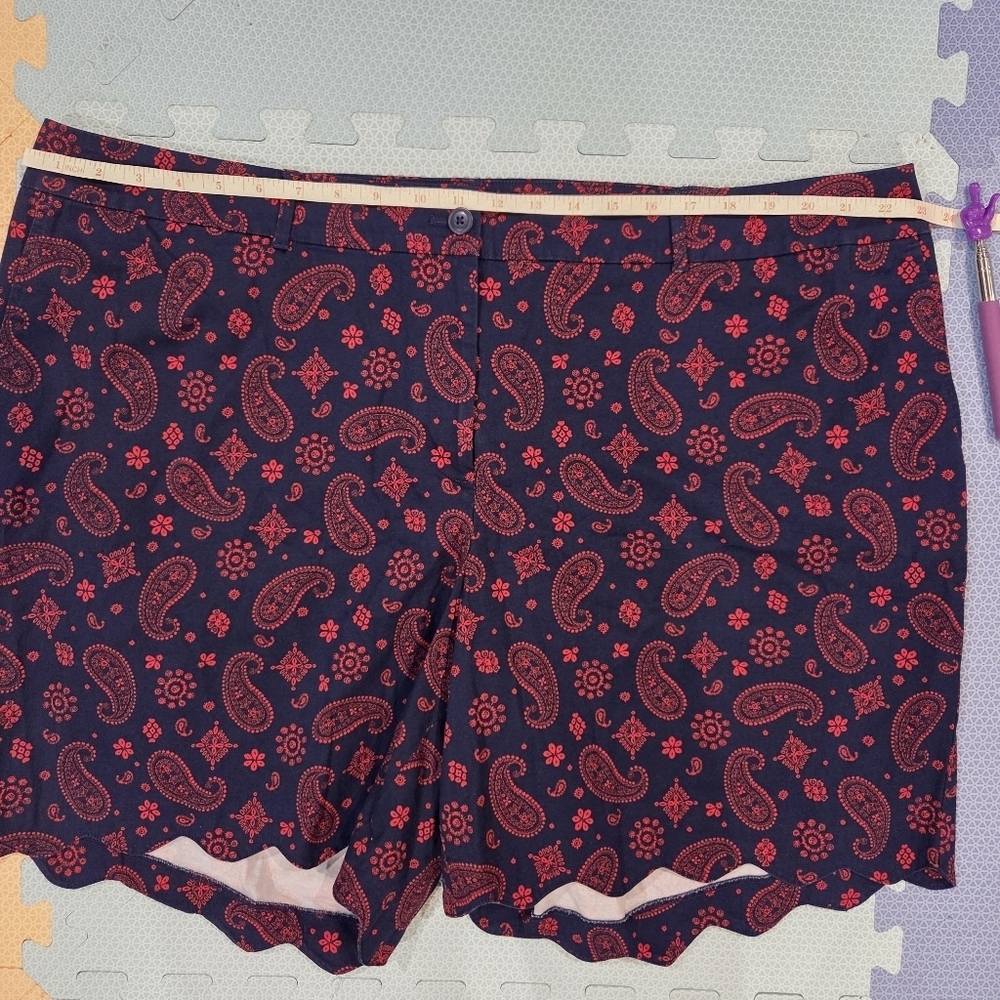 Talbots Women's Navy and Red Paisley Scallop-Trim Shorts Size 24W - Picture 4 of 12